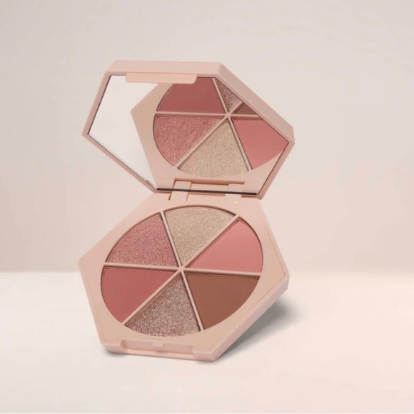 NIB✅EM COSMETICS MAGIC HOUR - Picture 6 of 11